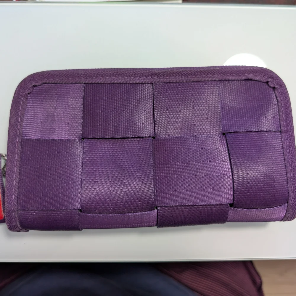 Harveys Classic Wallet in Mulberry - Picture 1 of 5